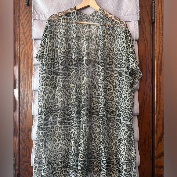 Free Cheetah Shimmer Layering “Kimono”‎ - Picture 1 of 5